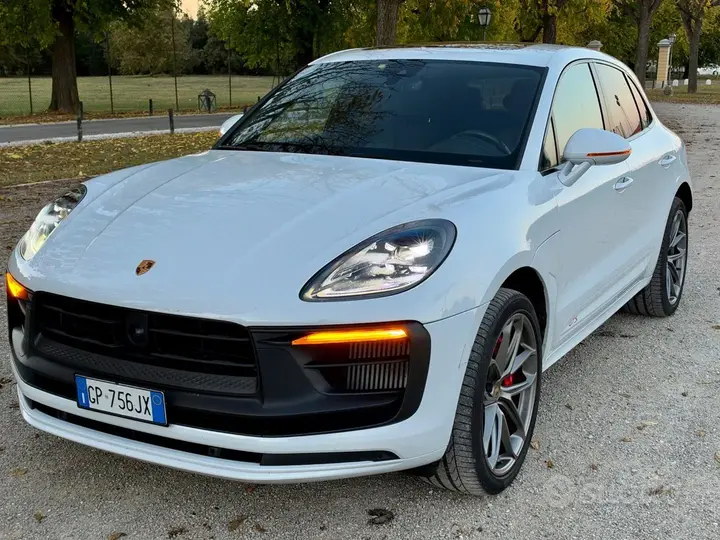 Porsche Macan 2023 photo 2