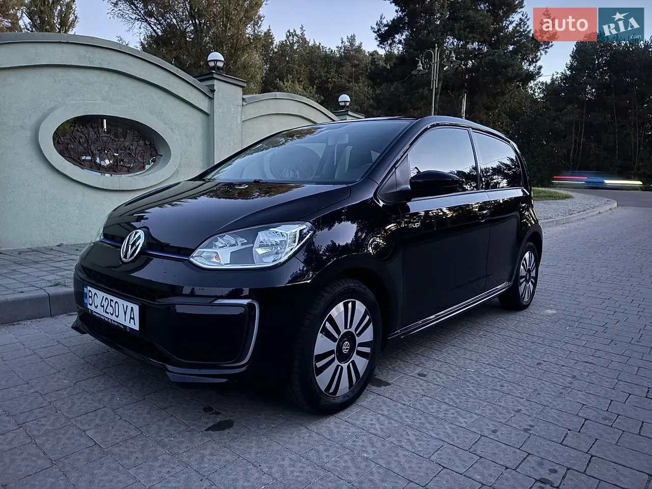 Volkswagen E-Up! 2017 photo 2