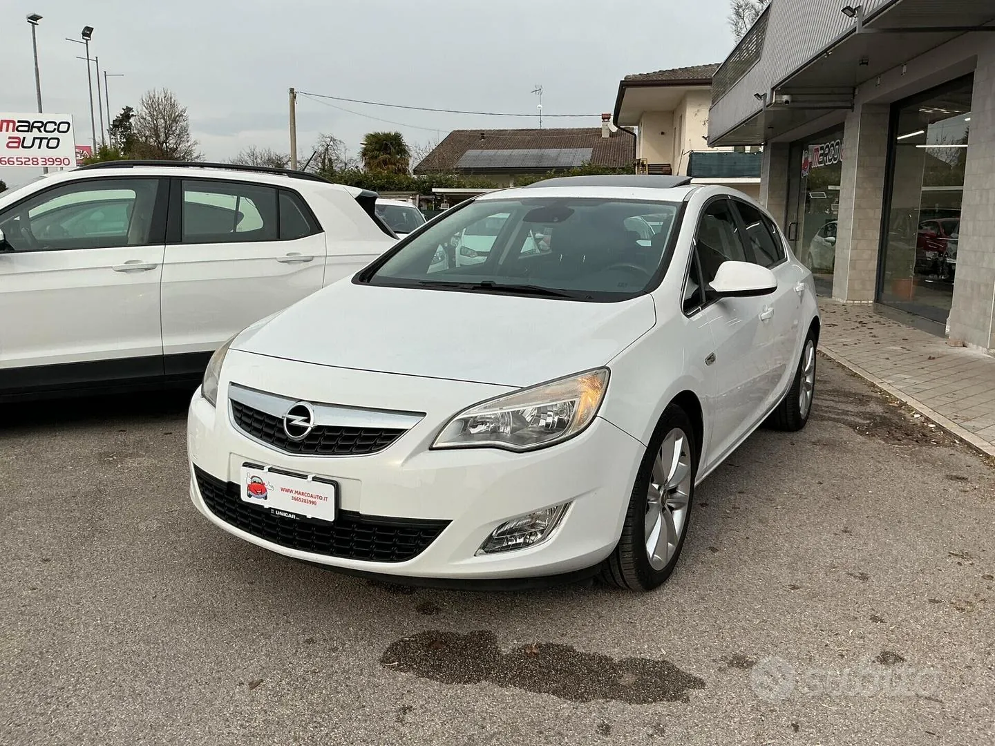 Opel Astra 2010 photo 2