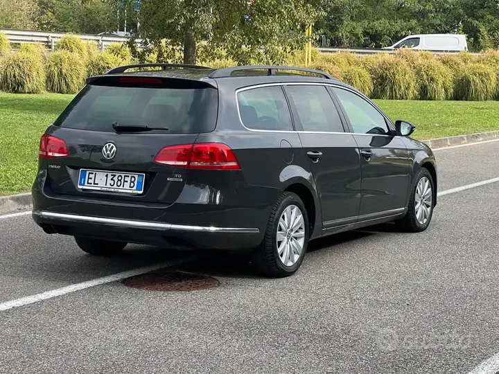 Volkswagen Passat 2011 photo 4