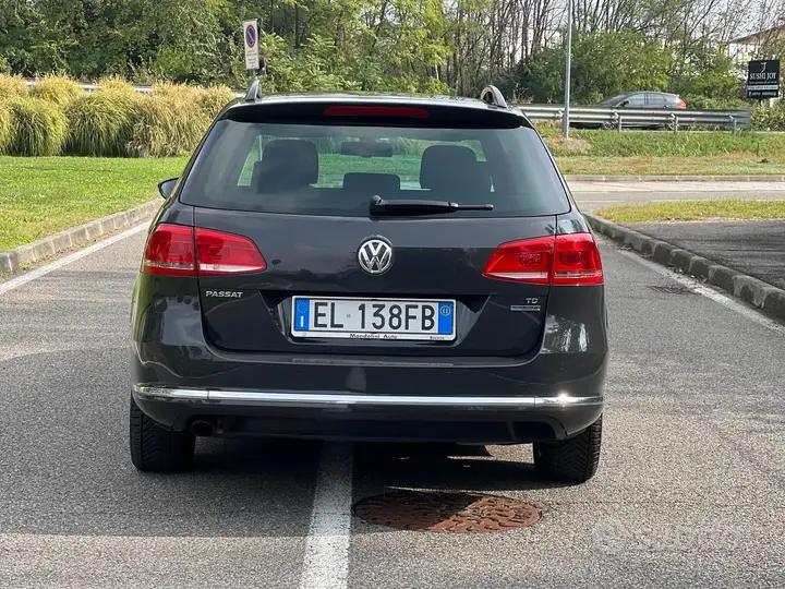 Volkswagen Passat 2011 photo 5