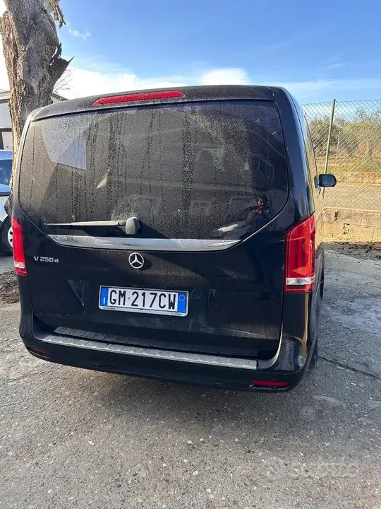 Mercedes-Benz V250 2022 photo 2