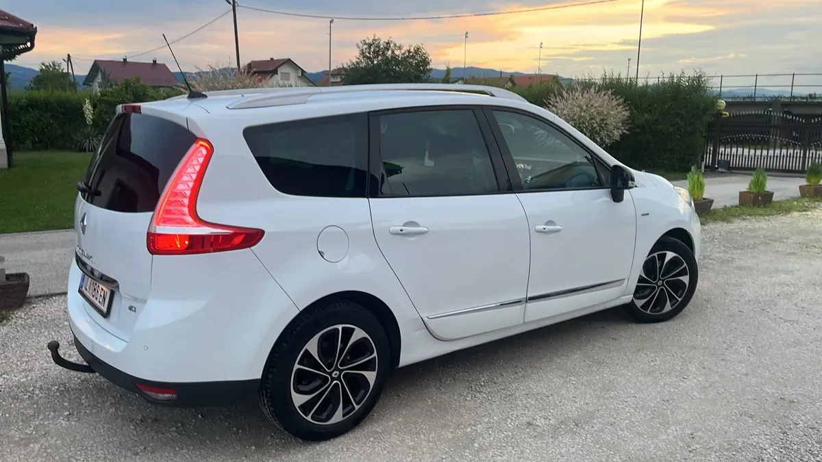 Renault Grand Scénic 2015 photo 2