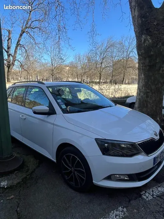 Skoda Fabia 2015 photo 3