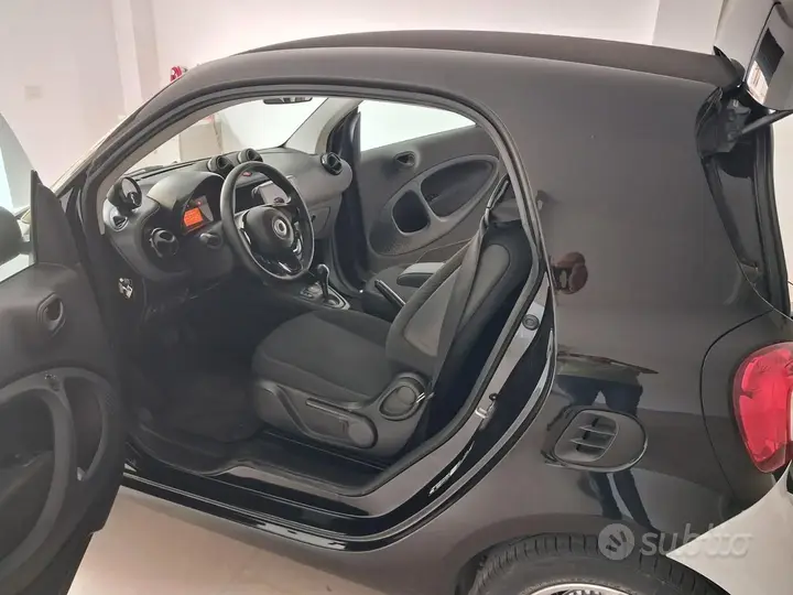 Smart Fortwo 2021 photo 2