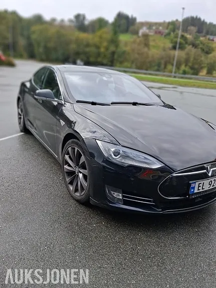 Tesla Model S 2016 photo 2