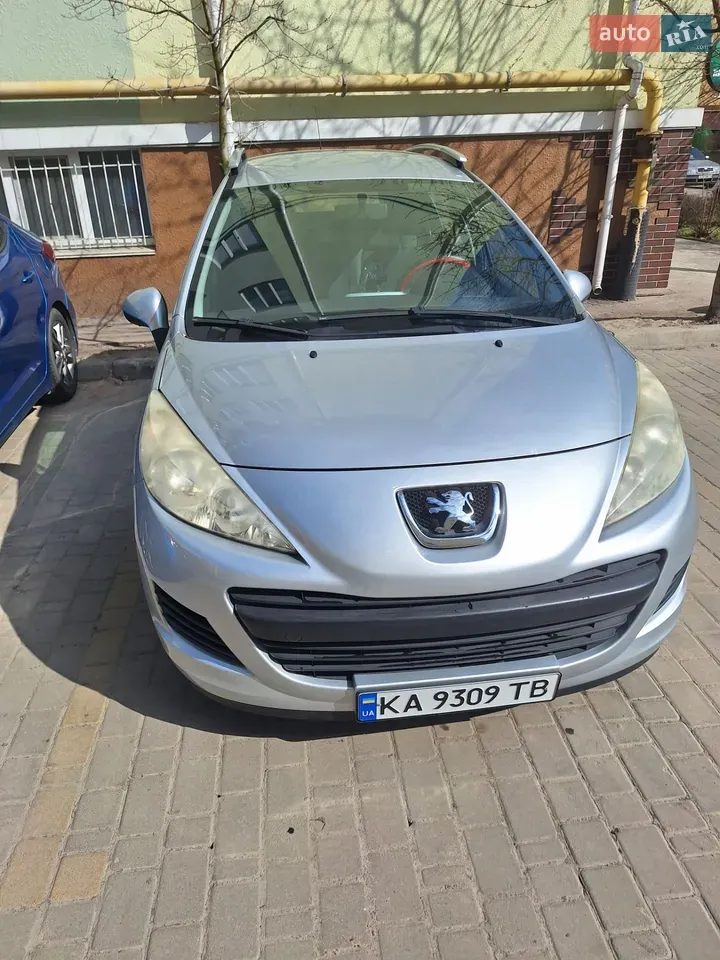 Peugeot 207 2010 photo 2