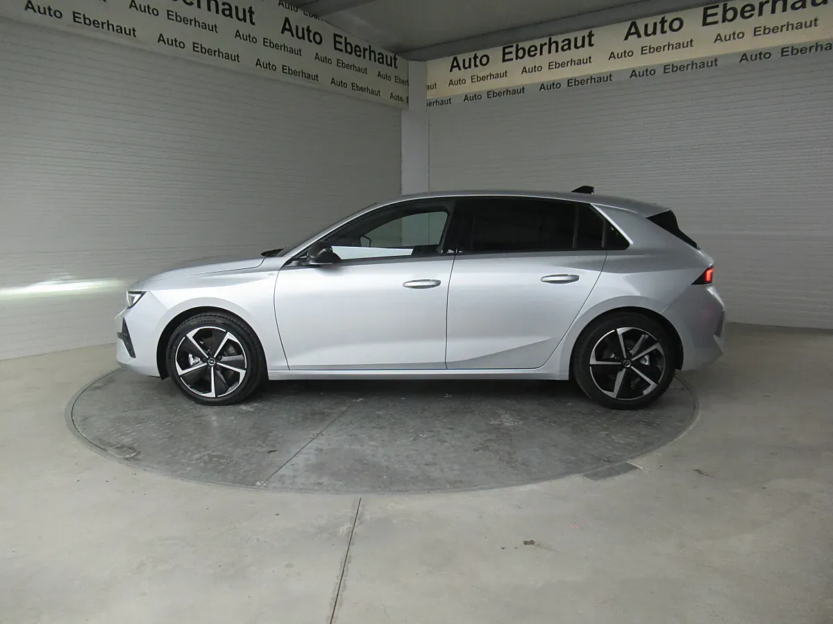 Opel Astra 2024 photo 2