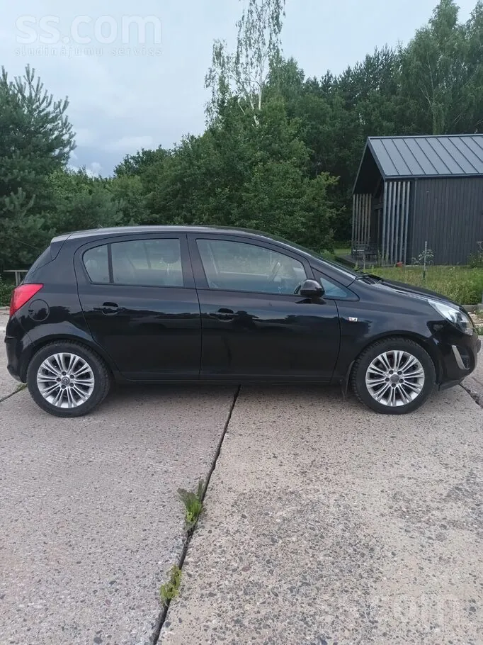 Opel Corsa 2011 photo 2