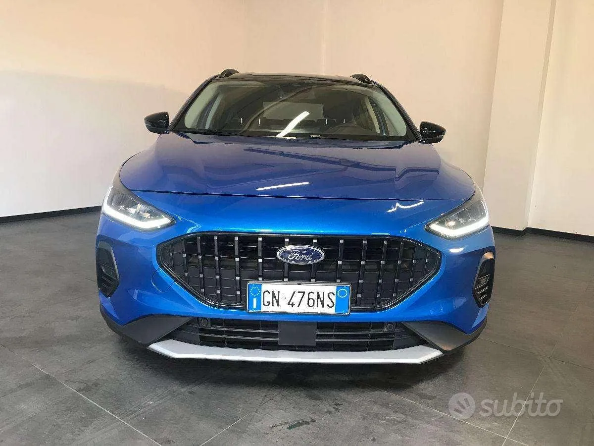 Ford Focus 2023 photo 2