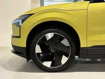 Volvo Ex30 Plus Extended Range 2024 photo 3