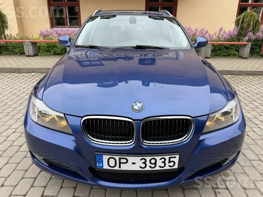 BMW 320D 2010 photo 2