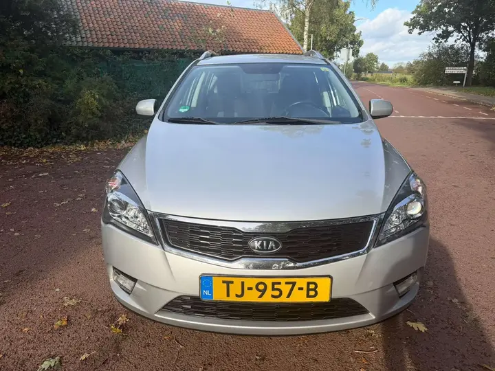 Kia Ceed 2011 photo 2