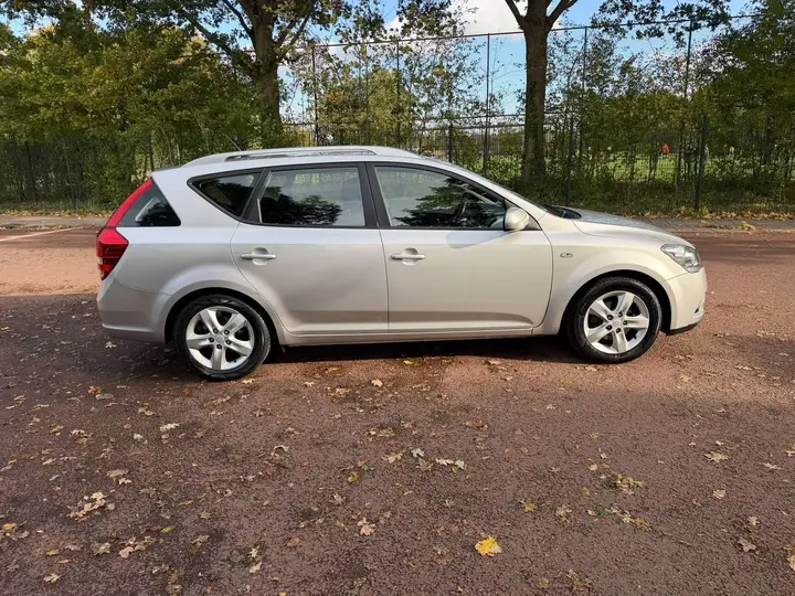 Kia Ceed 2011 photo 4