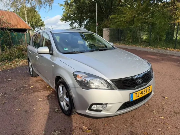 Kia Ceed 2011 photo 3
