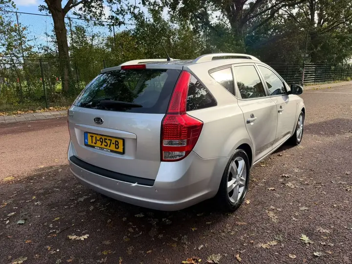 Kia Ceed 2011 photo 5