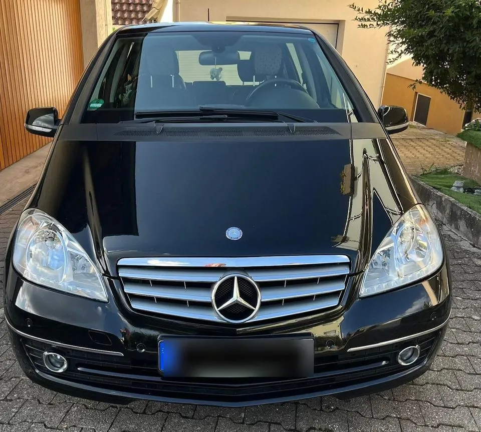 Mercedes-Benz A180