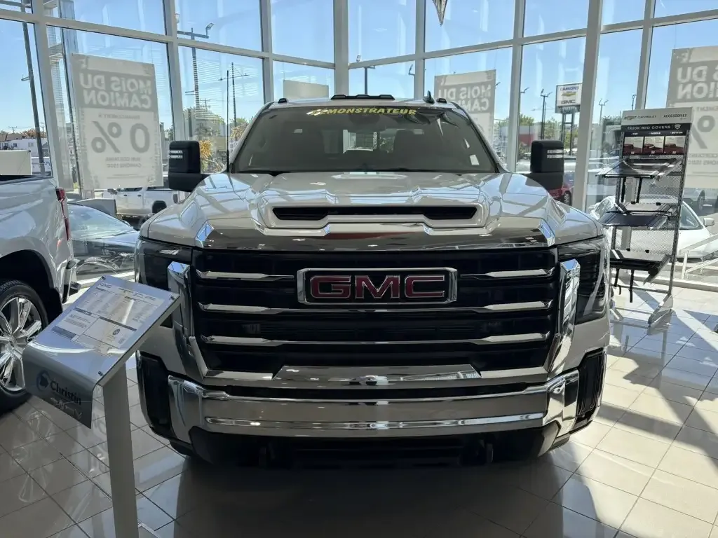 GMC Sierra 2500 2026 photo 2