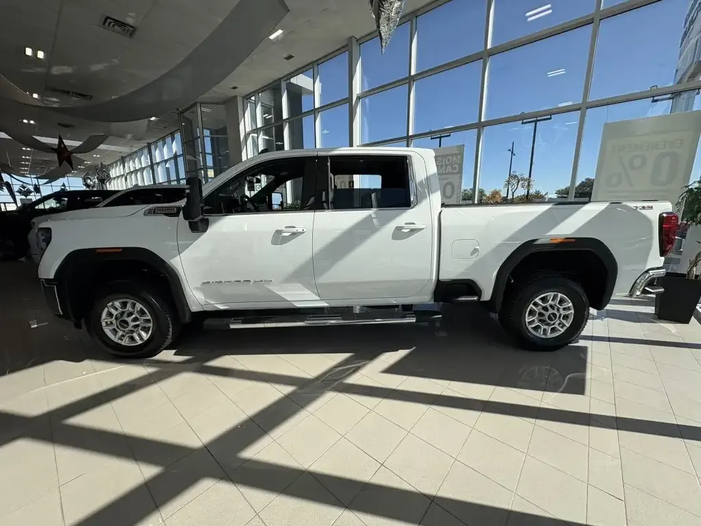 GMC Sierra 2500 2026 photo 3