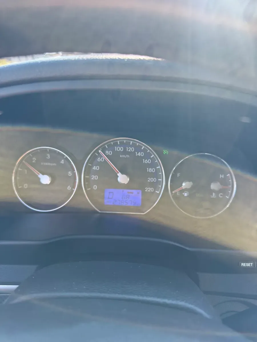 Hyundai Santa Fe 2011 photo 2