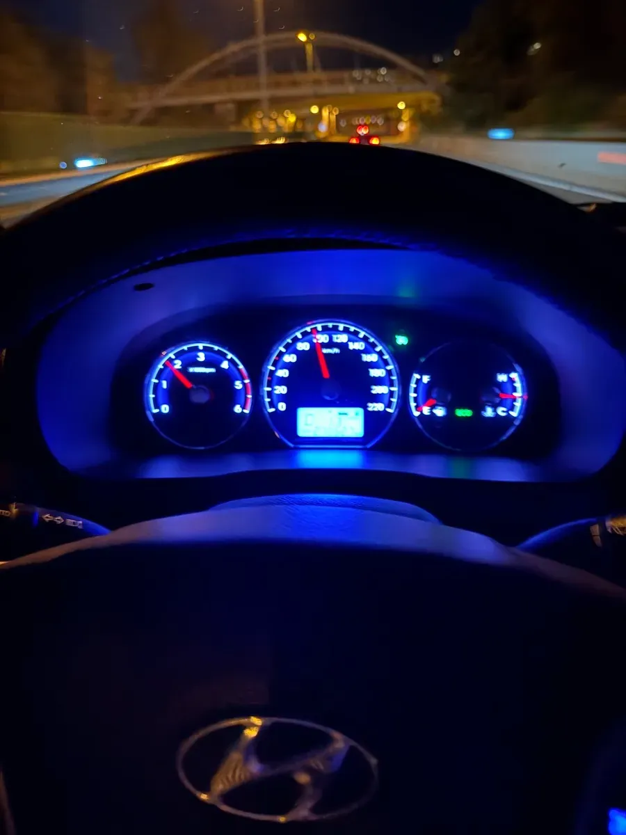 Hyundai Santa Fe 2011 photo 3