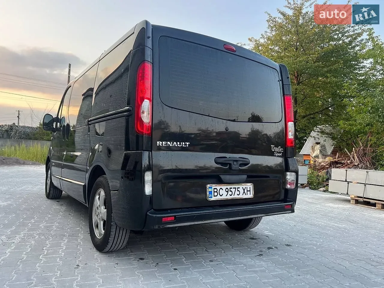 Renault Trafic 2013 photo 2
