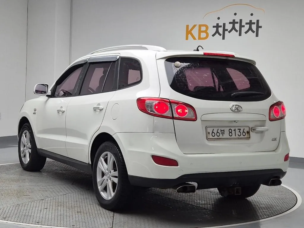 Hyundai Santa Fe 2011 photo 2