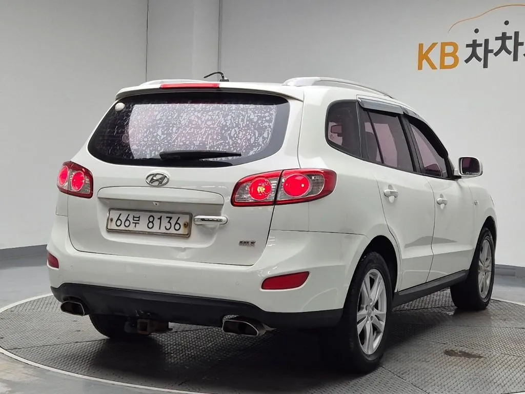 Hyundai Santa Fe 2011 photo 3
