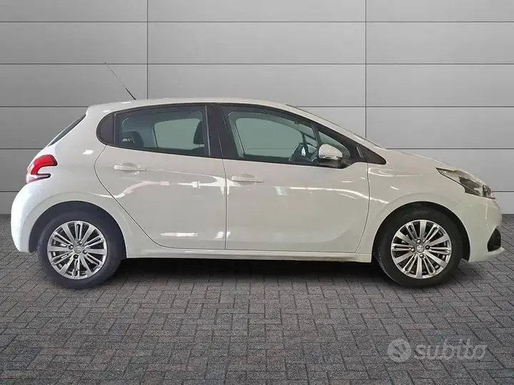 Peugeot 208 2017 photo 5