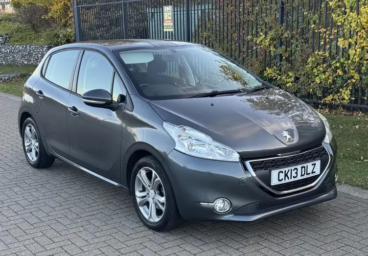 Peugeot 208 2013 photo 2