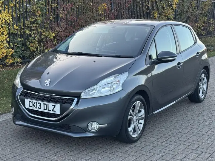 Peugeot 208 2013 photo 4