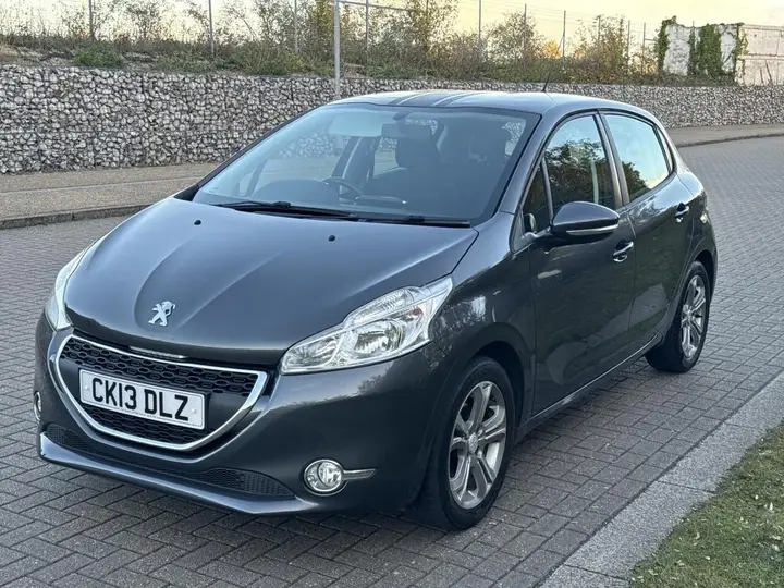 Peugeot 208 2013 photo 5