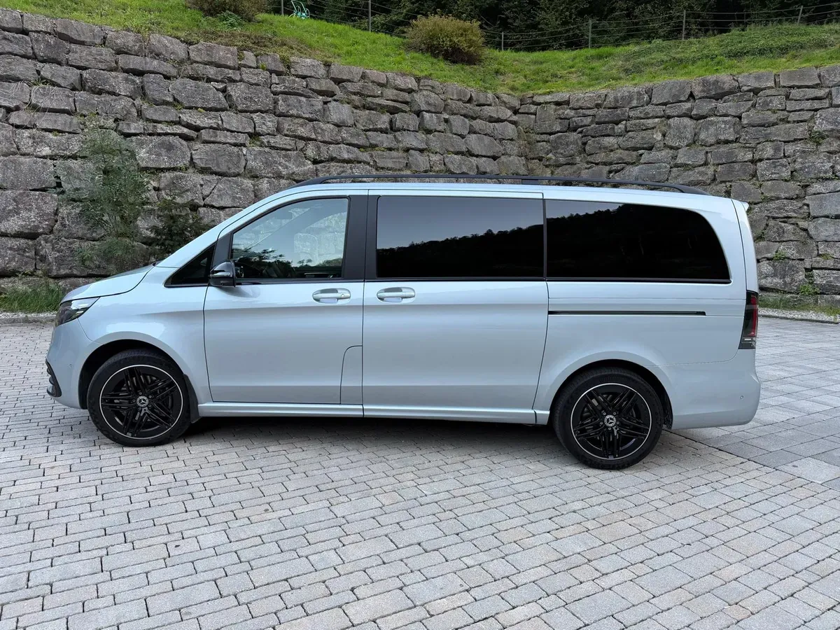 Mercedes-Benz V-Class 2025 photo 3