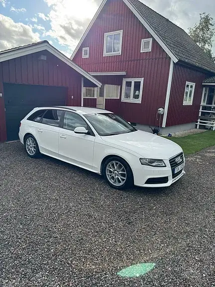 Audi A4 2012 photo 2