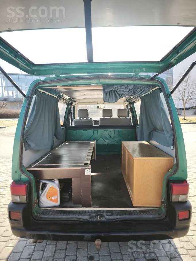Volkswagen T4 1997 photo 3
