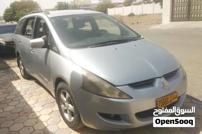 Mitsubishi Grandis 2007 photo 3