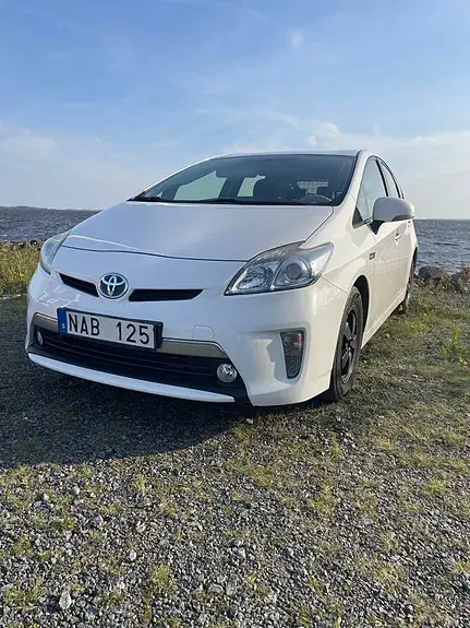 Toyota Prius Plug-In Hybrid 2012 photo 3