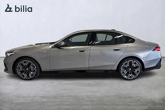 BMW 550E 2024 photo 3
