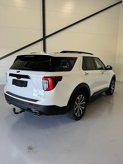 Ford Explorer 2023 photo 3