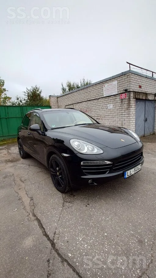 Porsche Cayenne 2012 photo 2