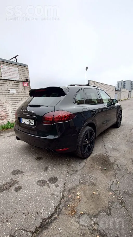 Porsche Cayenne 2012 photo 3