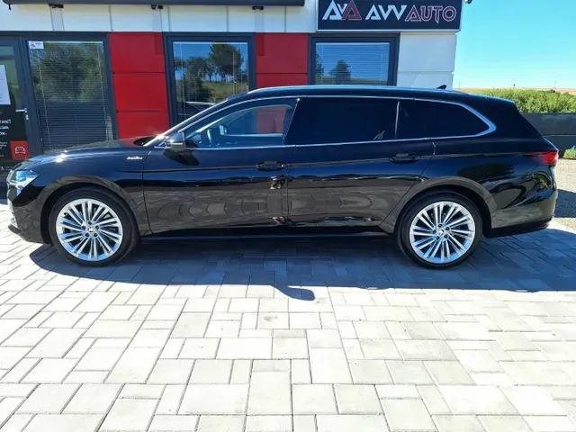 Skoda Superb Combi 2024 photo 3