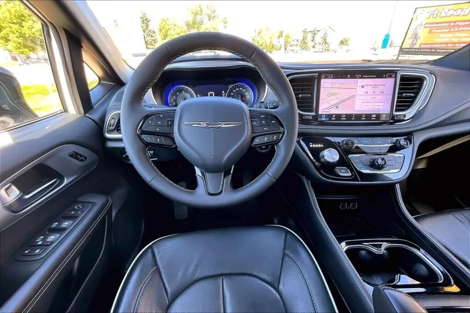 Chrysler Pacifica 2025 photo 5