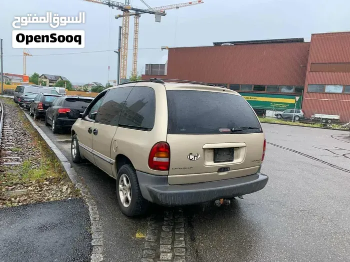 Chrysler Voyager 2000 photo 2