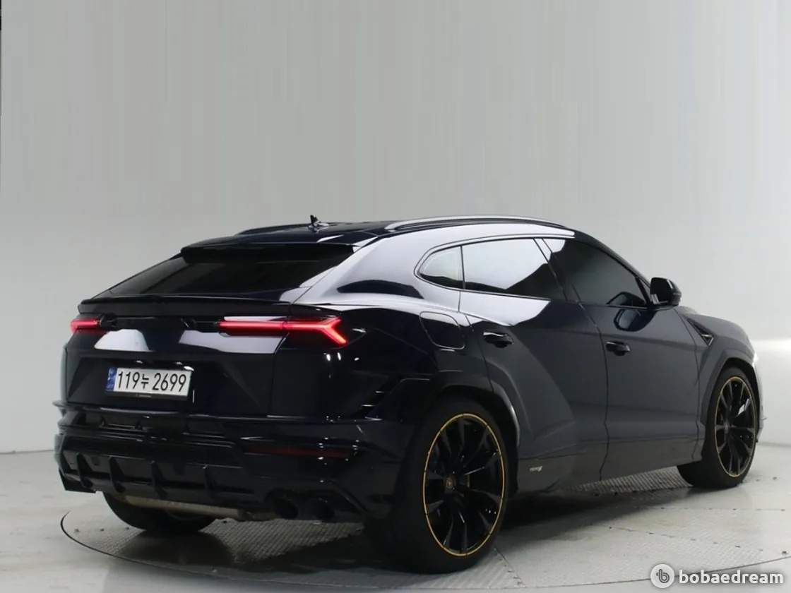 Lamborghini Urus 2023 photo 2