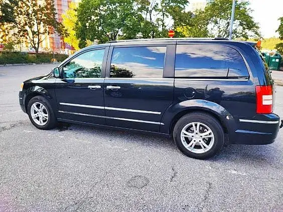Chrysler Grand Voyager 2011 photo 2