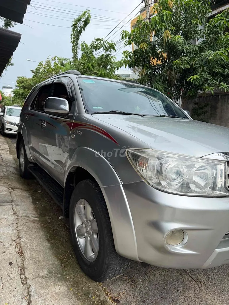 Toyota Fortuner 2010 photo 4