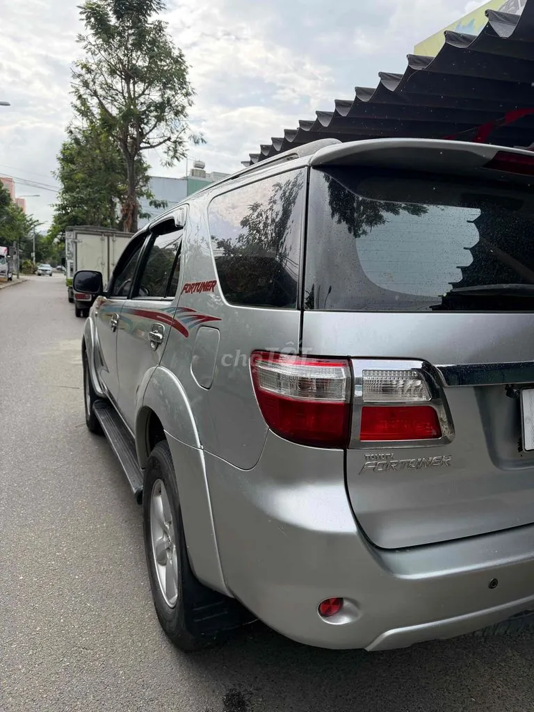 Toyota Fortuner 2010 photo 2