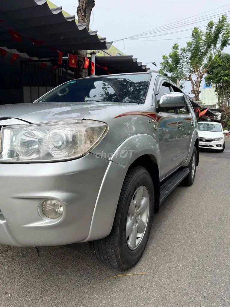 Toyota Fortuner 2010 photo 3