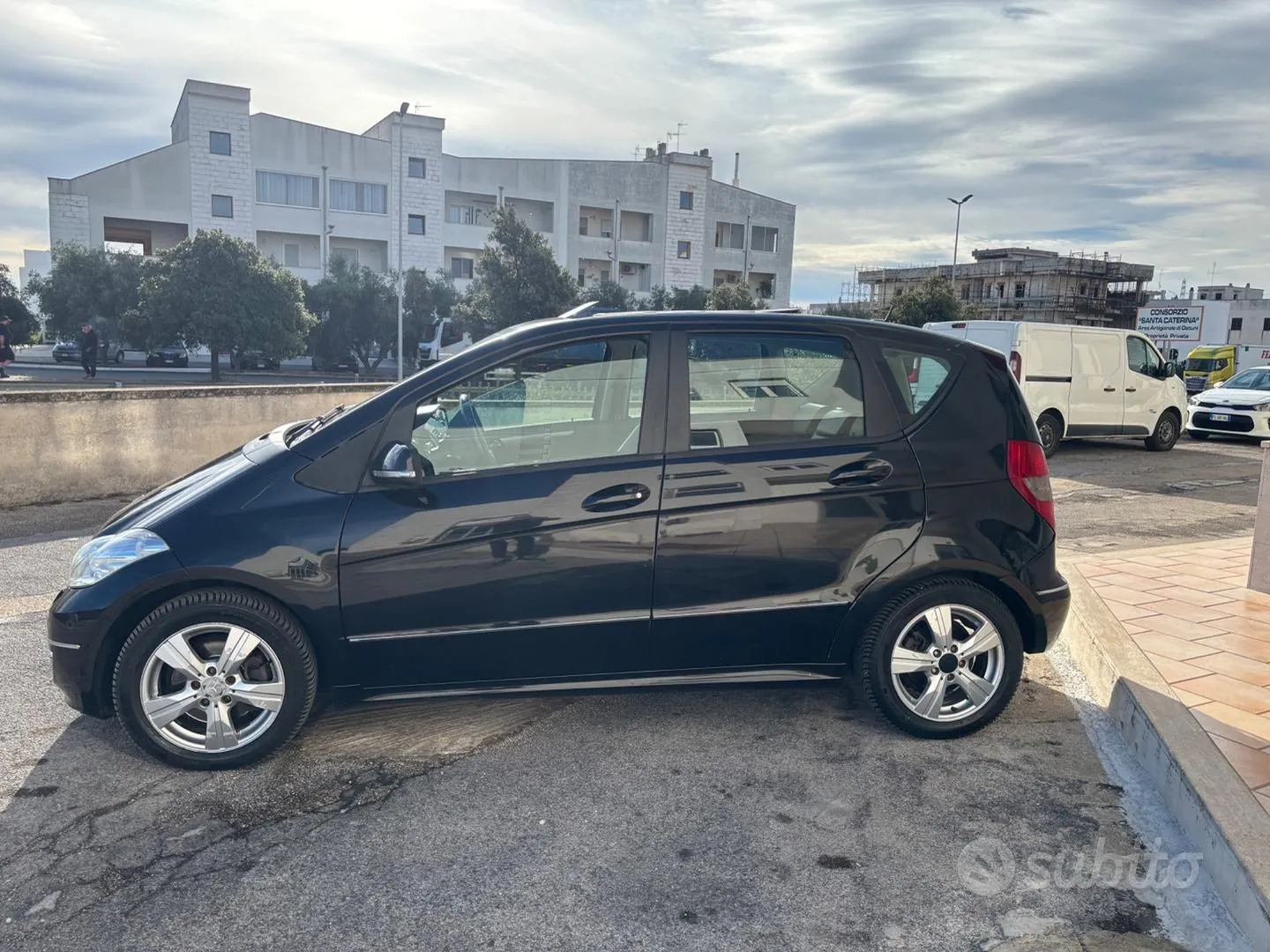 Mercedes-Benz A-Class 2011 photo 4